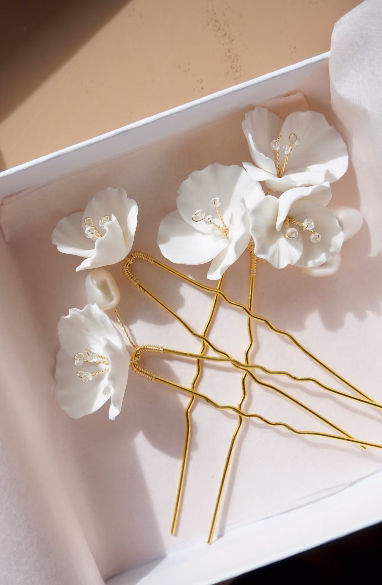 Trio hårpynt med støvbærere, gull eller sølv