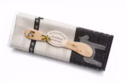 Handduk och smörkniv, Dalahäst svart