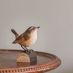 Handsnidad Gärdsmyg i trä