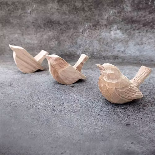 Handsnidad Gärdsmyg i trä