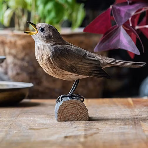 Handsnidad Näktergal i trä