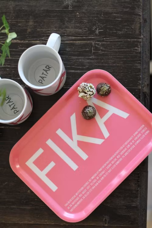 Bricka FIKA, Rosa (with Svensk text)