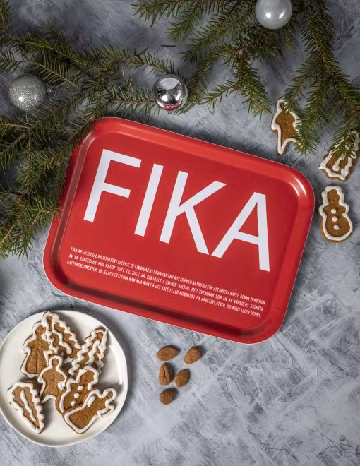 Bricka FIKA, Röd (with English text)
