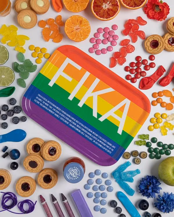 Bricka Fika, regnbågen / Pride
