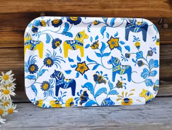 Bricka Kurbits blå/gul med Dalahästmotiv