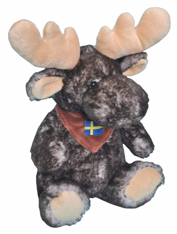 Mjukis sittande älg med svensk flagghalsduk 30cm