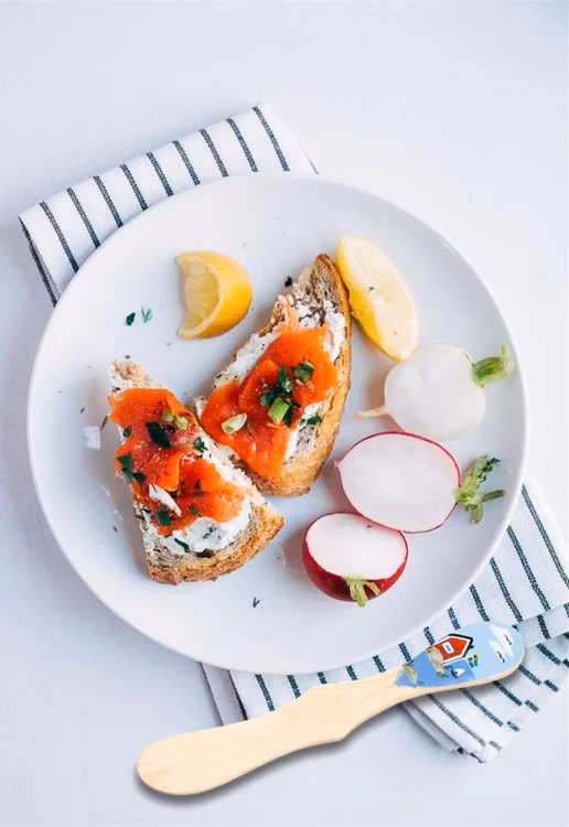 Smörkniv av eneträ, Handmålad - Skärgård