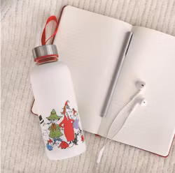 Moomin glasflaska med silikonöverdrag, Moominfigurer