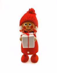 Stående tomteflicka med paket