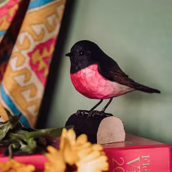 Handsnidad Skär Sydhake i trä