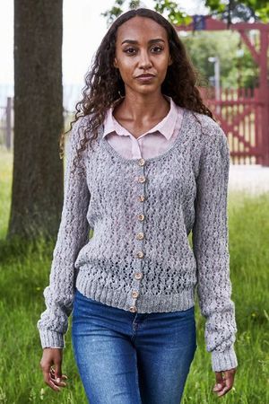 Hålmönstrad kofta 893631