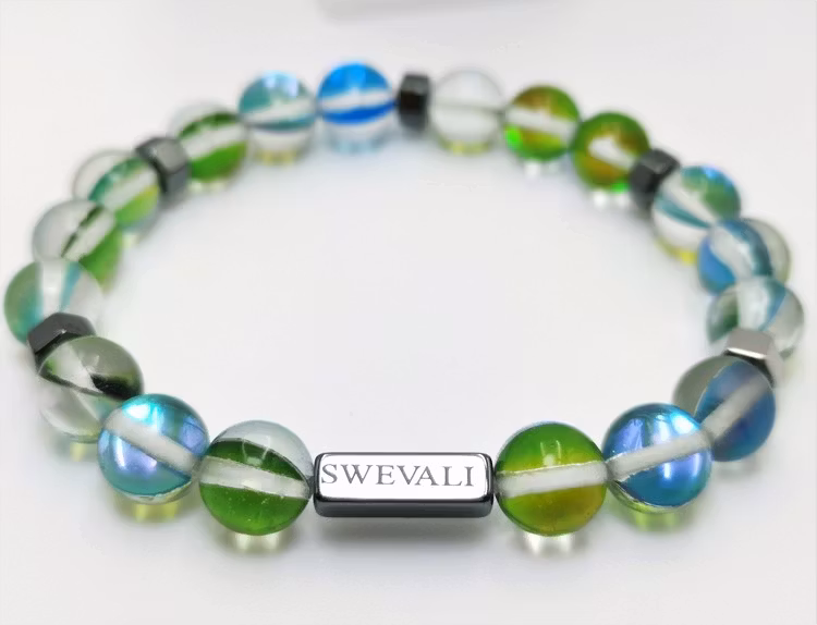 Party Green bild 2, vackert armband i en snygg kombination. Armbandet är unisex och passat både män och kvinnor. Otroligt vacker Pärlarmband från SWEVALI.