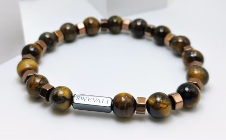 Tiger Eyes bild 2, vackert armband i en snygg kombination. Armbandet är unisex och passat både män och kvinnor. Otroligt vacker Pärlarmband från SWEVALI.