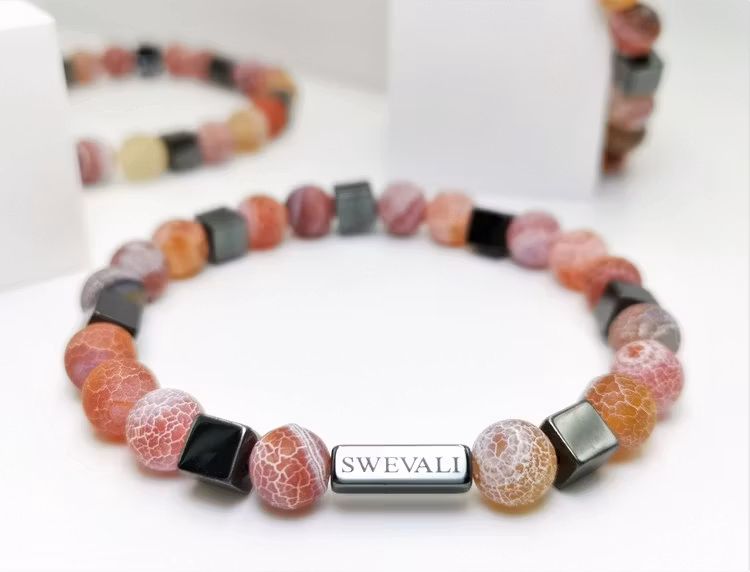 Happy Pink bild 1, vackert armband i en snygg kombination. Armbandet är unisex och passat både män och kvinnor. Otroligt vacker Pärlarmband från SWEVALI.