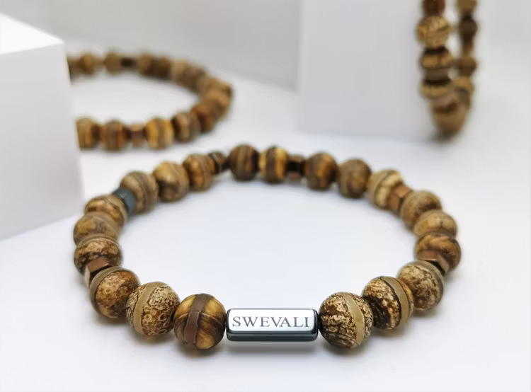 Saturn bild 1, vackert armband i en snygg kombination. Armbandet är unisex och passat både män och kvinnor. Otroligt vacker Pärlarmband från SWEVALI.