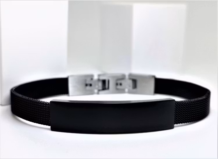 Black Contrast Metal Armband bild 2 är en otroligt vacker kombination rik av stanlees steel