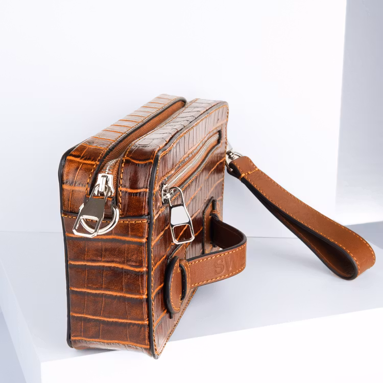 Leather sling bag "Croco carmine" The classy