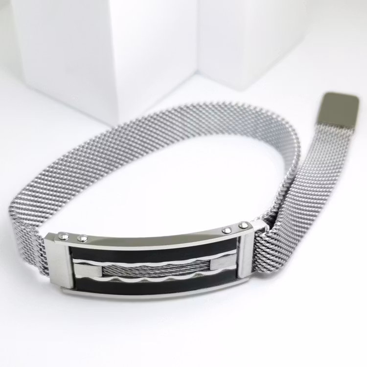 Confident Black Metal Armband  Bild 2 är en otroligt snygg och elegant herr armband. Hög kvalité Stainless Steel 316 L. Perfekt smycke för present