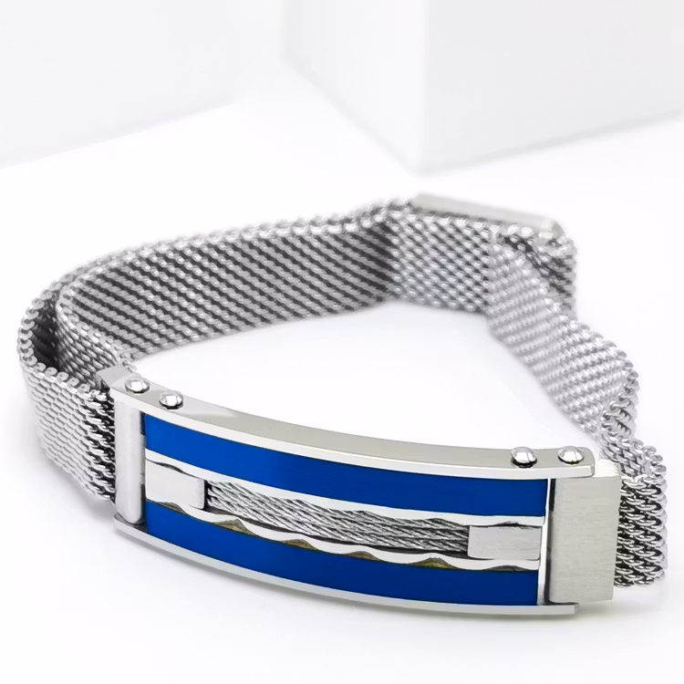 Confident Blue Metal Armband  Bild 2 är en otroligt snygg och elegant herr armband. Hög kvalité Stainless Steel 316 L. Perfekt smycke för present