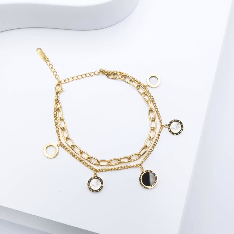 Era Elegance Intimate Armband bild 1 är en Elegant, tidlös, och modern accessoar. Otroligt Vacker design av SWEVALI för alla tillfälle. Smycken är av hög kvalité Stainless Steel. Passar perfekt för da