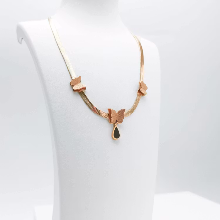 3- Queen Butterfly Ultimate Beauty Halsband Modern and trendy Necklace and women jewelry and accessories from SWEVALI fashion Sweden