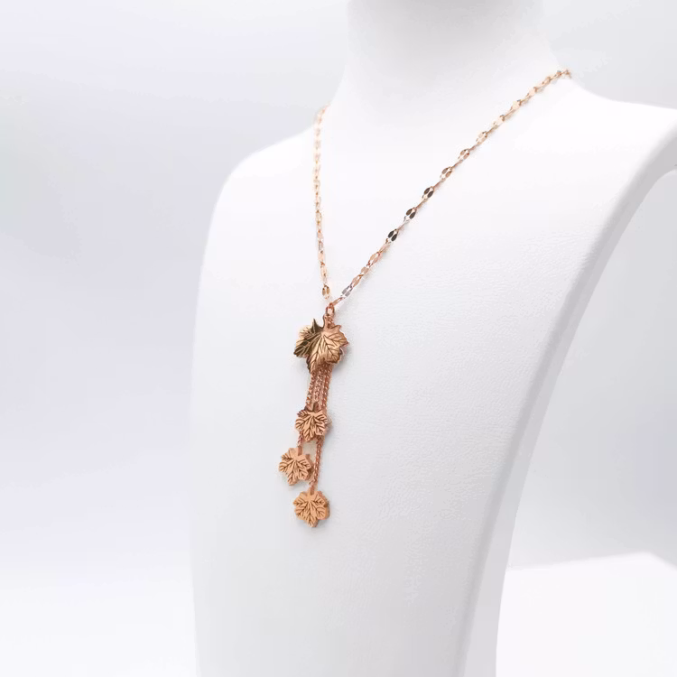 Lady Seasons bild 4 Dam halsband. Modern, stilren och exklusive Smycke.