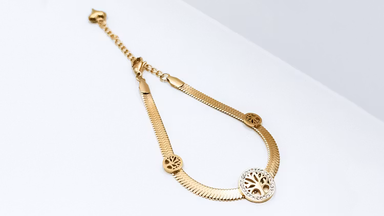 Tree of life Triology Armband bild 1 är en Elegant, tidlös, och modern accessoar. Otroligt Vacker design av SWEVALI för alla tillfälle. Smycken är av hög kvalité Stainless Steel. Passar perfekt för da