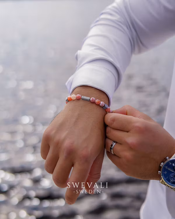 Happy Pink bild 4, vackert armband i en snygg kombination. Armbandet är unisex och passat både män och kvinnor. Otroligt vacker Pärlarmband från SWEVALI