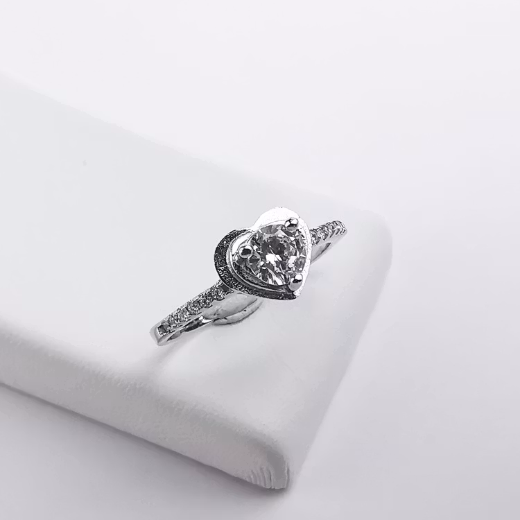 2- Head Of Diamond Silver Ring 925 Modern and trendy Silver Rings and women jewelry and accessories from SWEVALI fashion Sweden