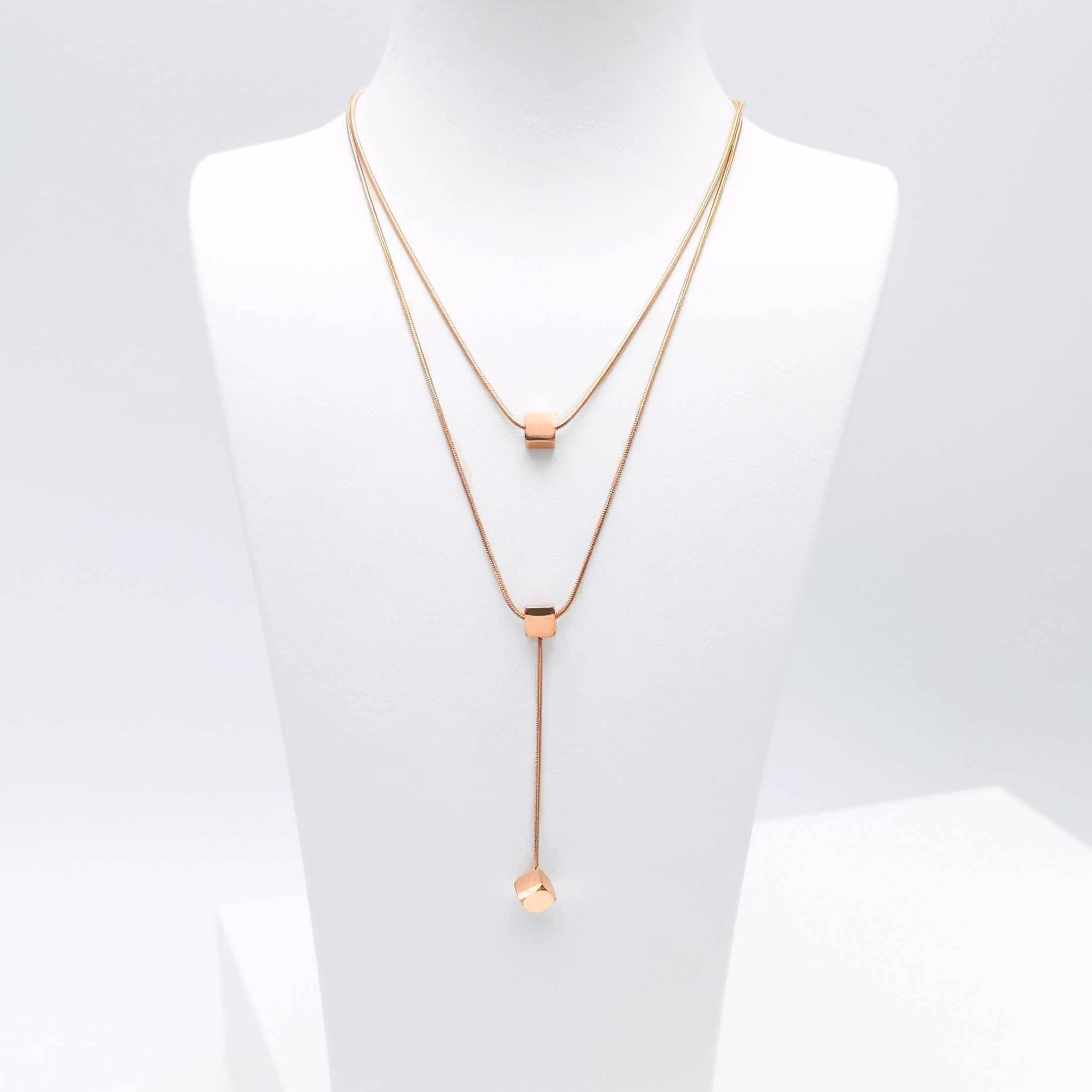 1- Charisma Lucky Orbits Halsband Modern and trendy Necklace and women jewelry and accessories from SWEVALI fashion Sweden