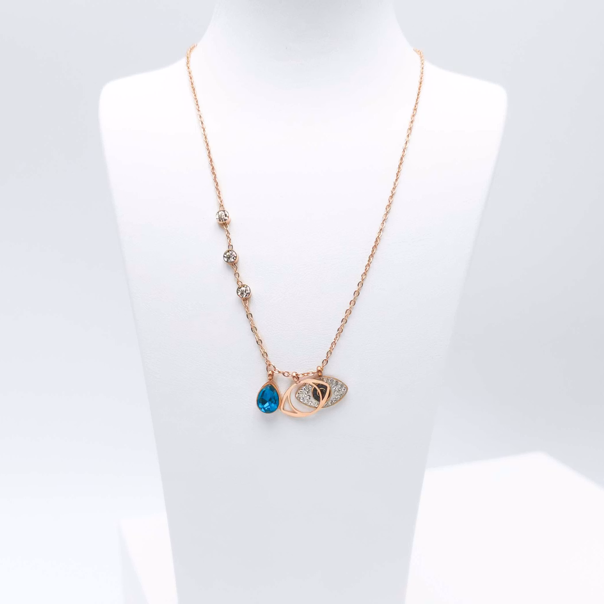 1- Lady Serenity Ultimate Halsband Modern and trendy Necklace and women jewelry and accessories from SWEVALI fashion Sweden