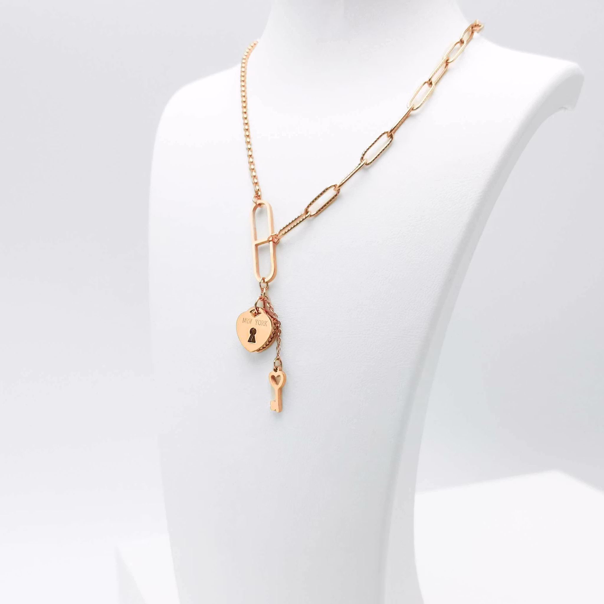 Sentiments bild 2 Dam halsband. Modern, stilren och exklusive Smycke.