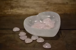 Vit Selenit, hjärtformad skål