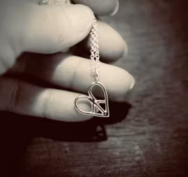 Make love - not war, silverhalsband
