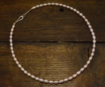 Rosa sötvattenpärlor, silverlås