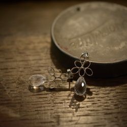 Fleur, silverörhängen med bergkristall