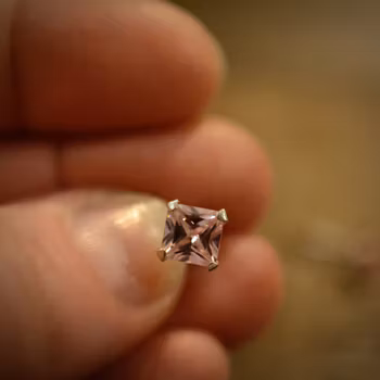 Rosa cubik zirkon, silverörhängen