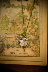 Silverhalsband med Svampar