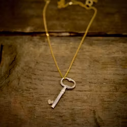 Silver nyckel, 18k guld hjärta