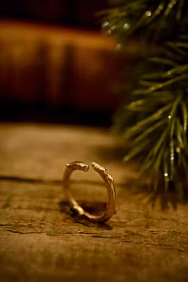 Skogs ring med guldfinish, medium