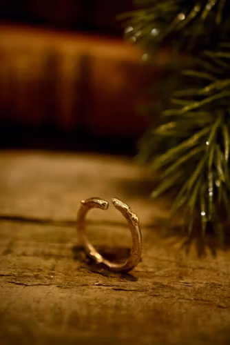 Skogs ring med guldfinish, medium