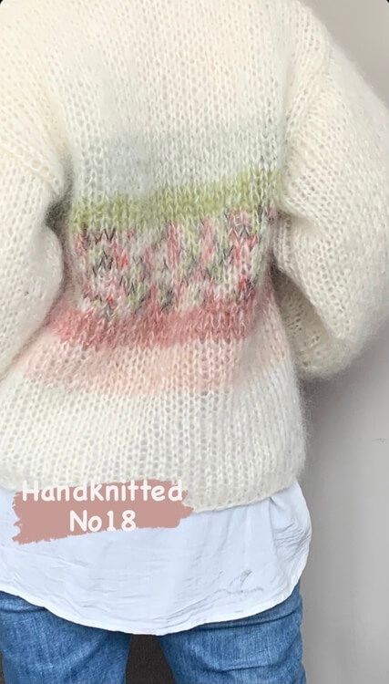 handstickad kofta nr18 bakifrån
