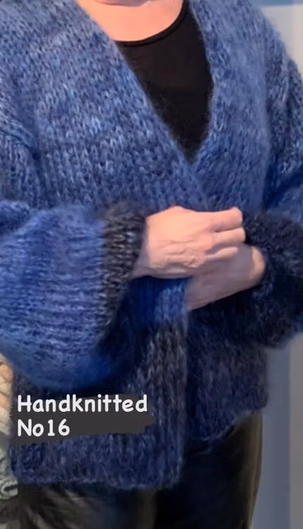 Handstickad kofta nr 16