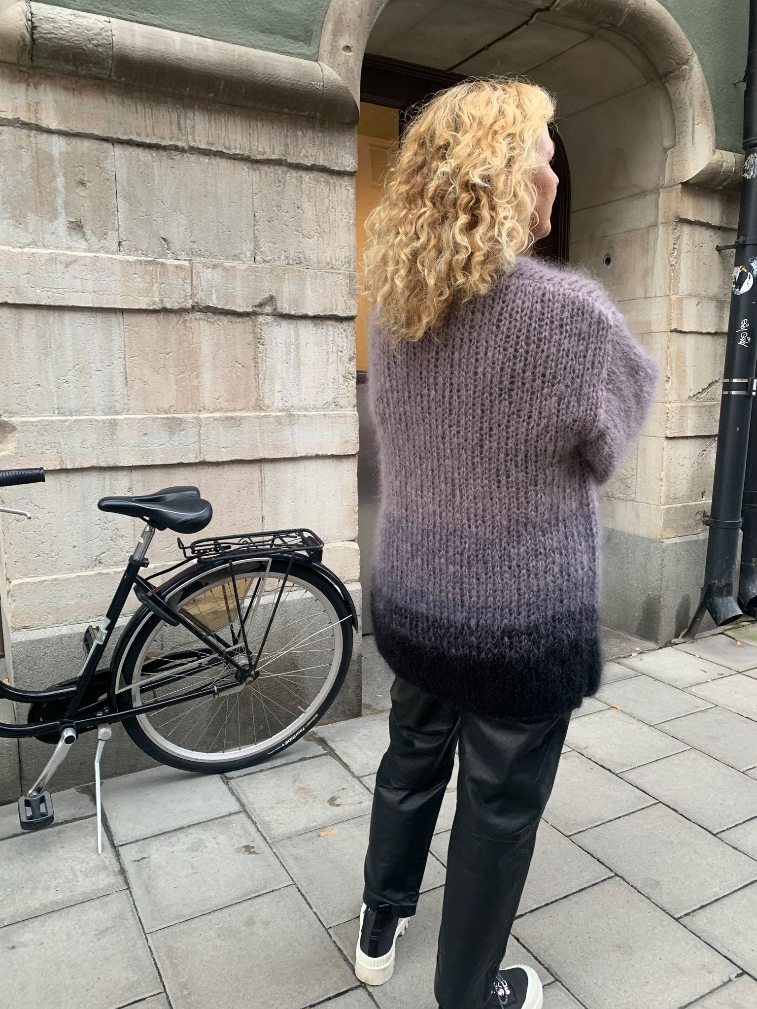 Handstickad mohairkofta, med puffärm