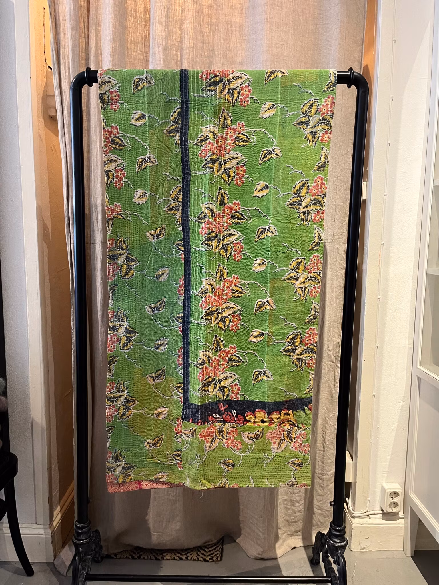 Kantha pläd av vintagetyger i bomull, alla unika och vändbara.