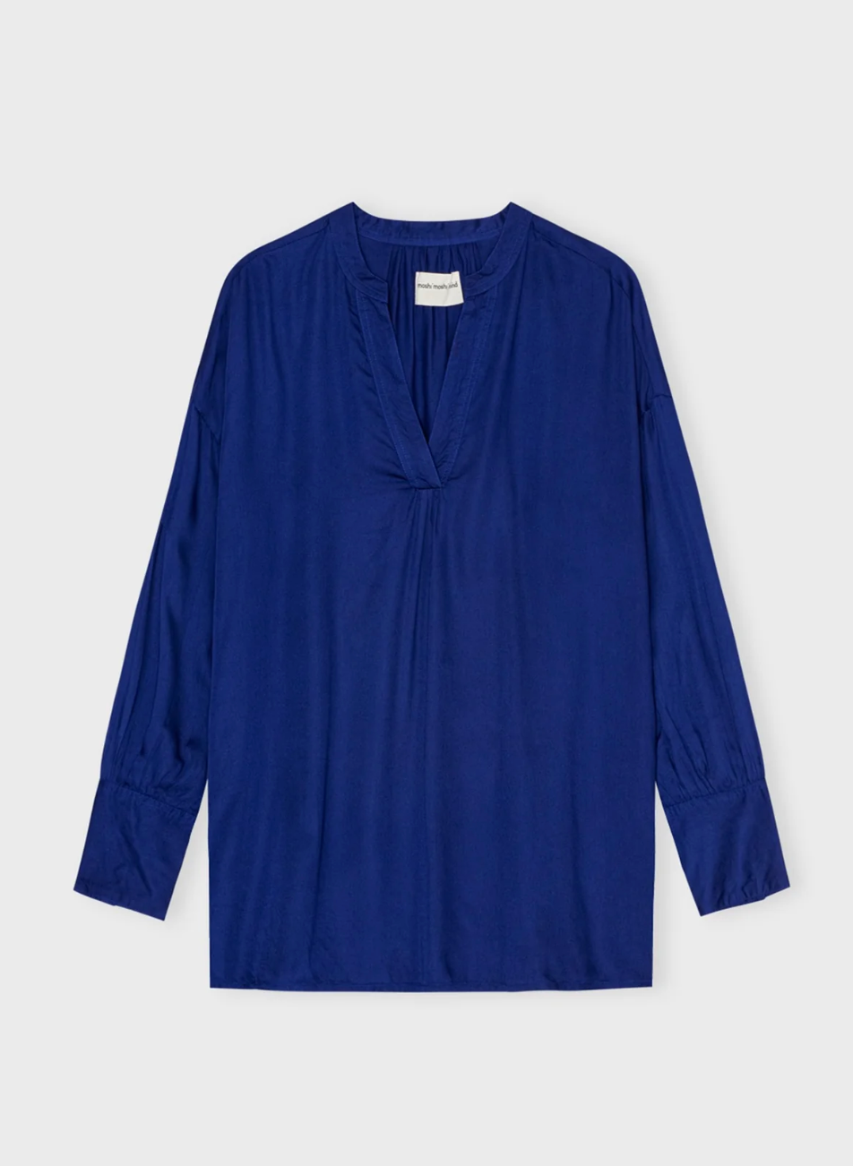Blus i skön modal, med känsla som siden, i vacker klarblå färg, från Moshi Moshi Mind.