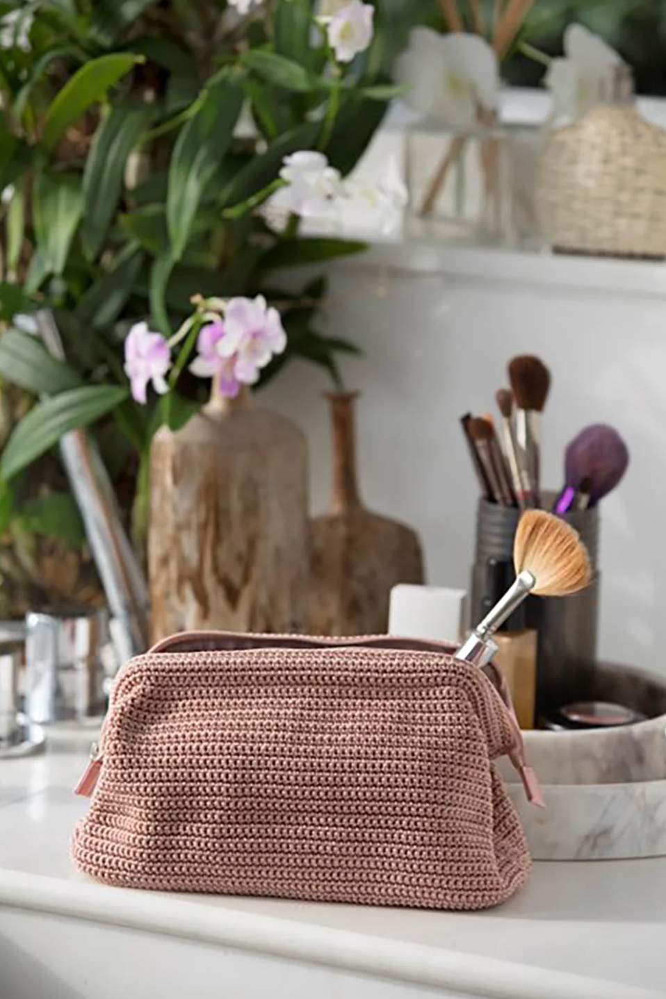 Cosmetic bag crochet, virkad sminkväska eller neccessär, från Ceannis