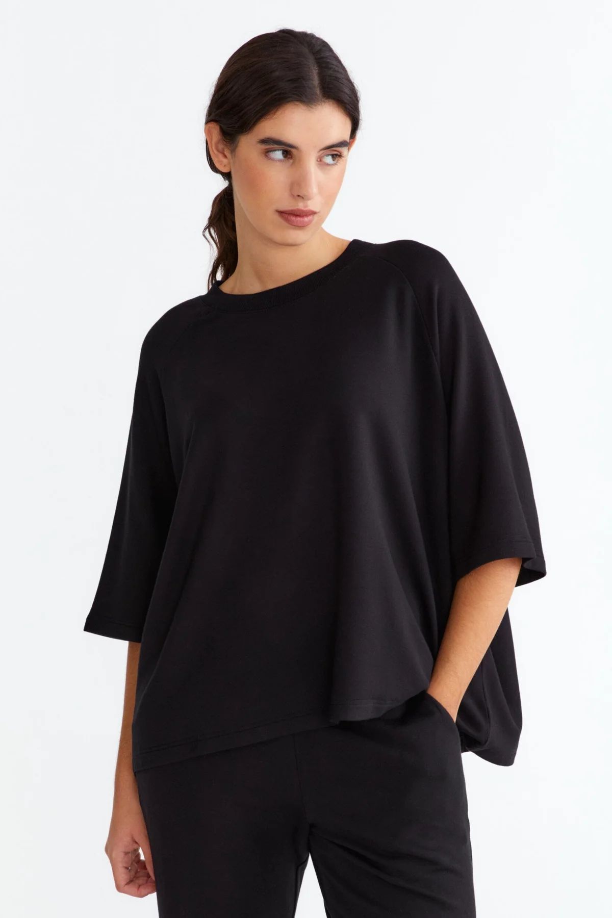 Sweatshirt med kort ärm i skön bambu i färgen black från Movesgood