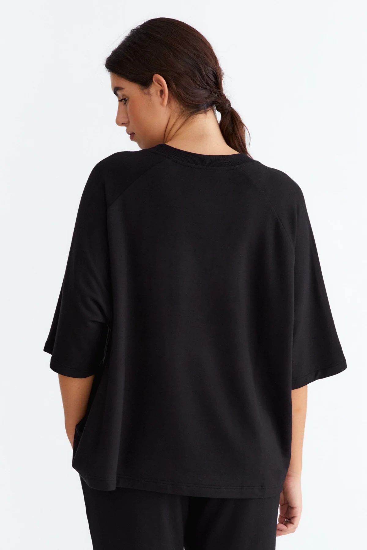 Sweatshirt med kort ärm i skön bambu i färgen black från Movesgood