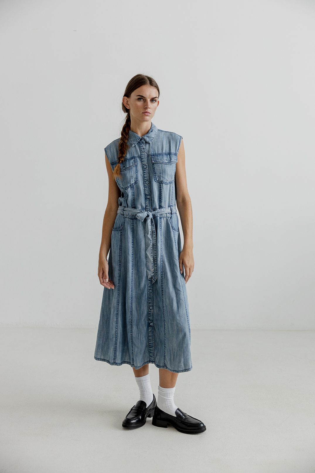 Kenna dress, en klänning i mjuk tencel i denimlook, från Project AJ117